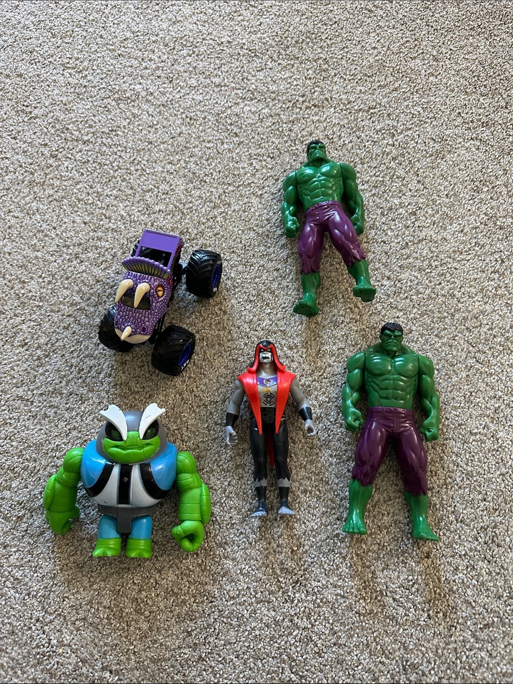 Marvel Green Hulk Figure / Ben 10/With monster truck